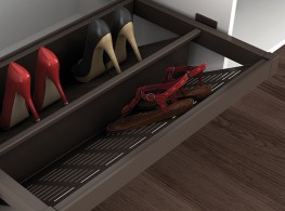 Shoe rack with frame